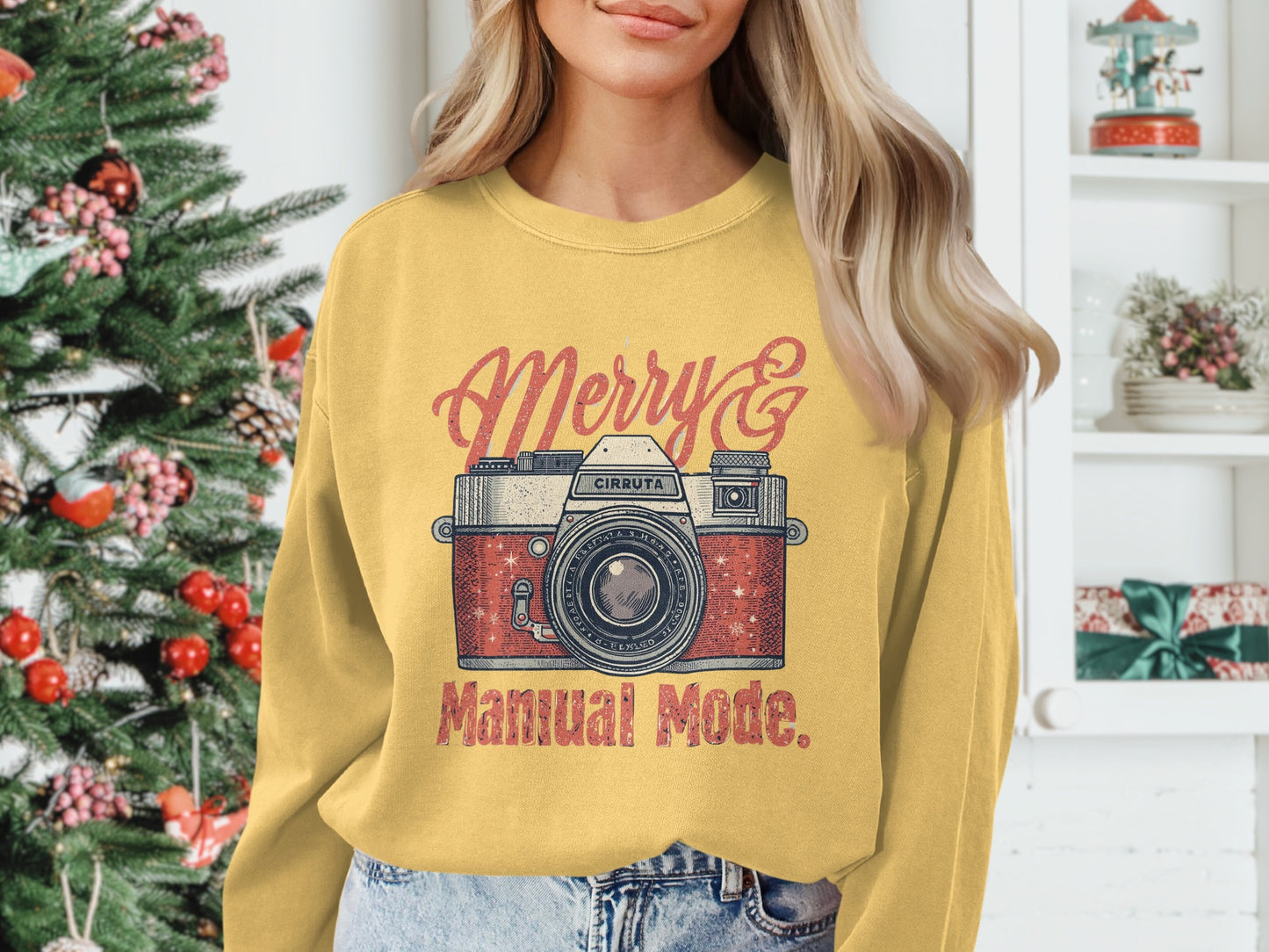 Merry Camera Graphic Sweatshirt with Seasonal Vibes